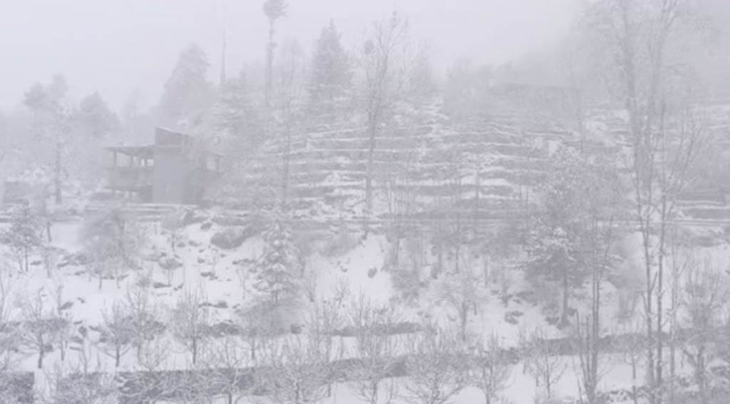 Weather worsens again in Himachal Snowfall in high altitude areas including ManaliKufri